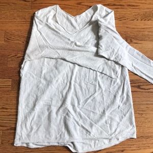 Long sleeve light sweater sweater